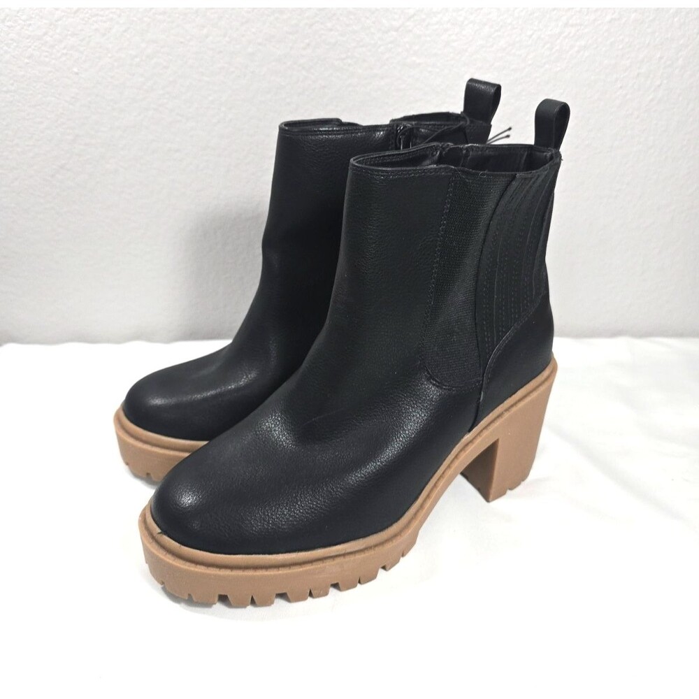 Torrid Women’s Finger Gore Bootie Wide Width Bootie Black Tan Size 7 WW